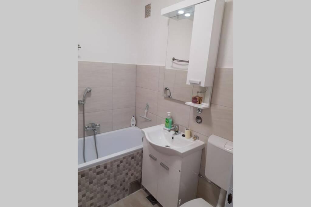 Apartman Valentic Vinkovci Exterior foto